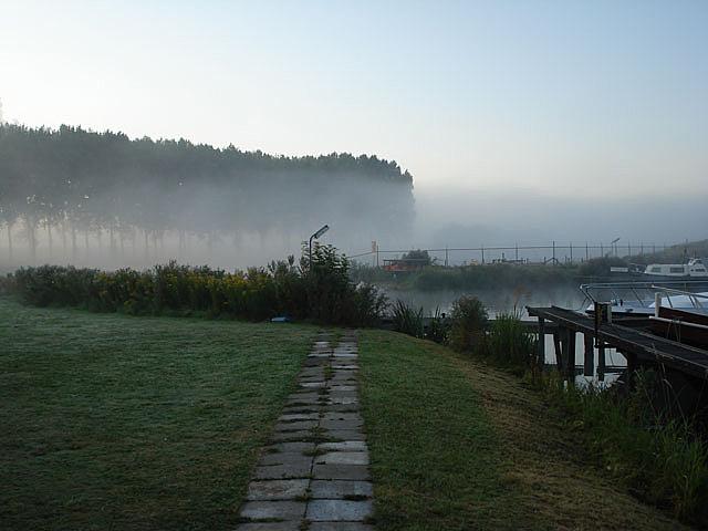 DeVijfSluizen aug 2009 mist in de morgen